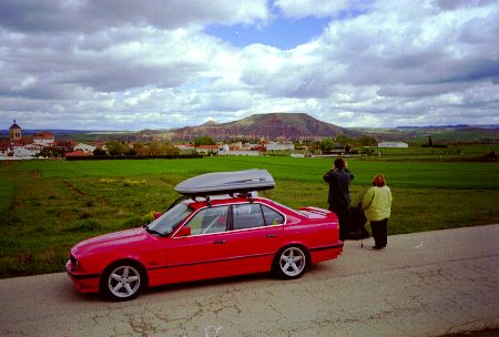 The McCurdy-mobile with backdrop of La Muela. John's BMW loaded with five people, nine models, and luggage for a week's holiday! La Muela is usable from all wind directions and the top is as flat as a bowling green.