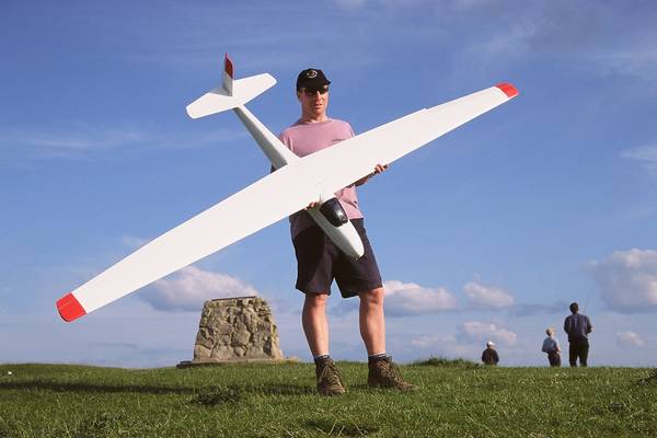Ivinghoe Beacon: Ian Garbutt with Ka6e from Dave's Aircraft Works. All EPP.