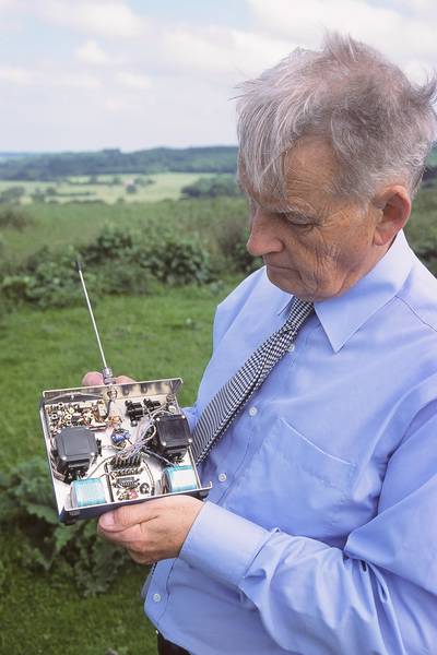 Peter Valentine's UHF trannie. Sticks mechanics from Dunhams, tiny pots. Note short aerial. Practical, reliable and no worries about frequency clashes!