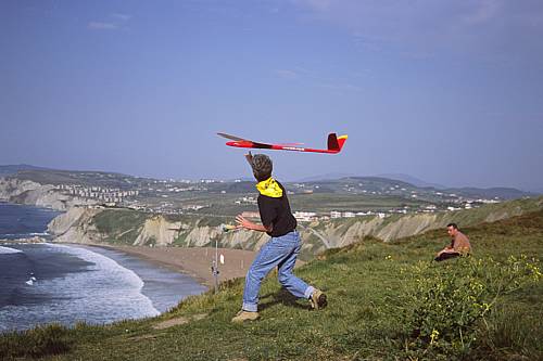 Alex launches Andy's sting. Round was abandoned later due to lack of wind.