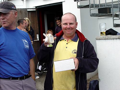 Espen receives belated second place trophy from previous W/O