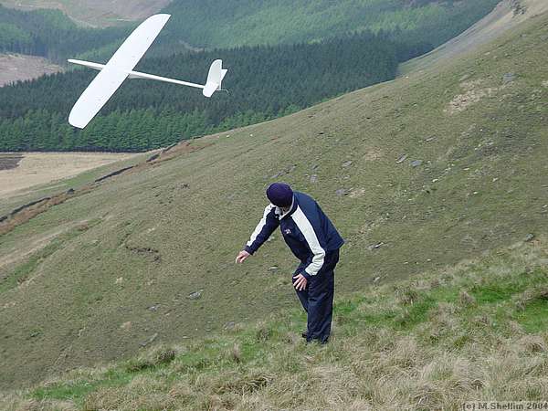 Winner Dave Woods' Elita being launched by Alex McMeekin. Cross tail version handles and turns better than V.