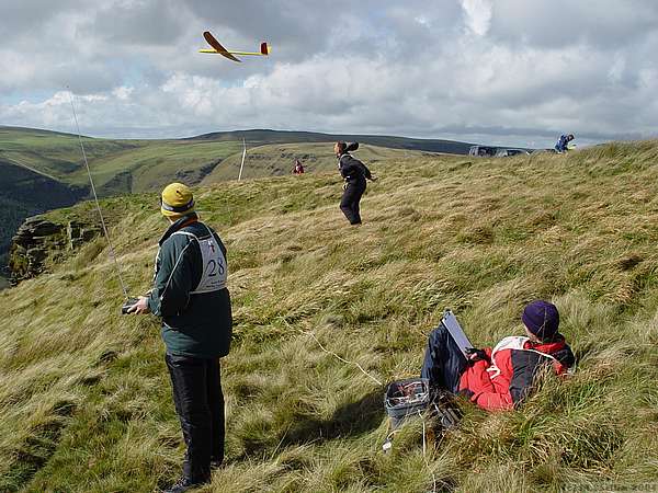 Paul Fram steers his Sting skywards after a launch by Mark Abbotts.