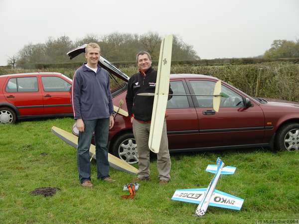 Mike Alton (left) with Terry Adams. The gliders are Spectres.