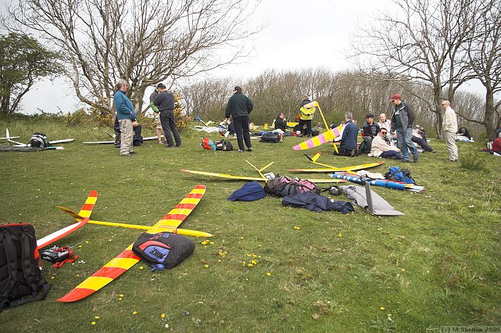 We moved to the SE face at Butts Lane, but no go - the wind had already swung further South.