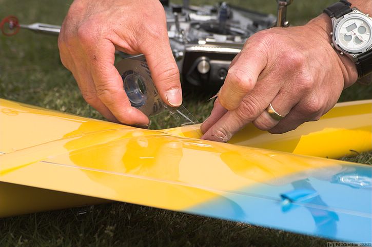 Preparing the Skorpi for a flight.