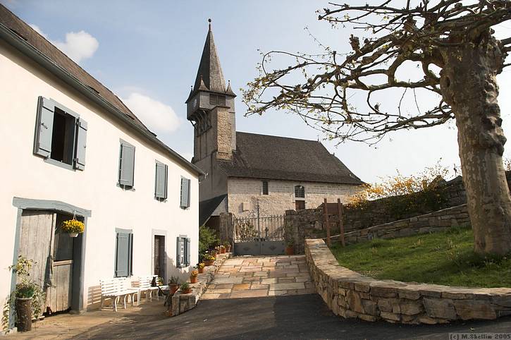 With little or no wind, a day was spent exploring around Ordiarp, a sleepy village near Mauleon.