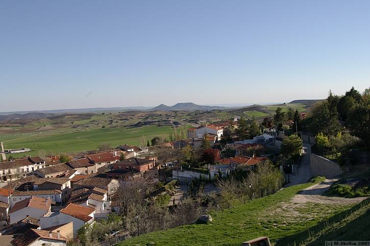 From Cogoludo, the unmistakeable flat-top of La Muela, and its sister hill (also named after a type of tooth)