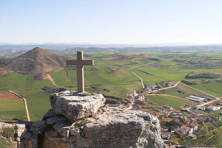 Muela at last... This is the view from the top of the North-East face, overlooking Alarilla.