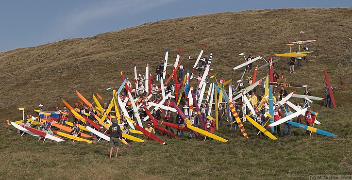 90 models approx. Is this the largest slope soaring group photo ever??!