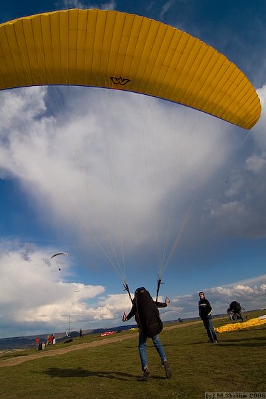 Paraponters tend to come along in the evening when the wind stabilises.