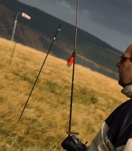 Poles apart. (Doesn't this shot make you sea-sick, aargh... Click the Next button!)