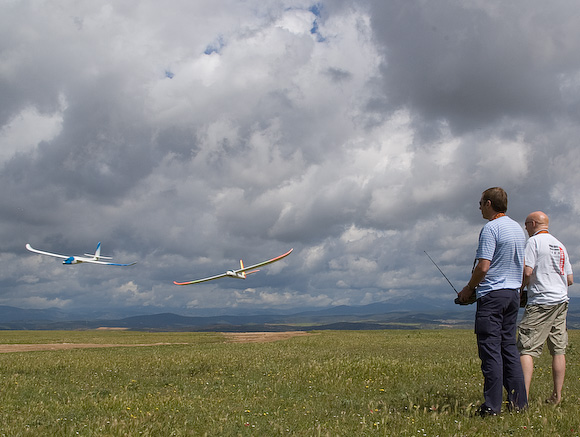 "Easy, glider... easy..." Kevin and Mike with their Multiplex Easy Gliders