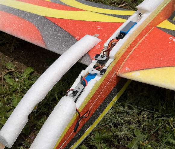 Radio installation in the Multifun. Cleverly designed EPP construction.