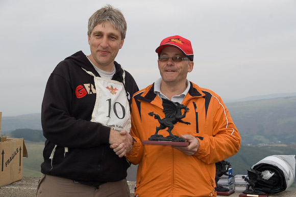 JP accepts Fastest Time trophy from Andrzej