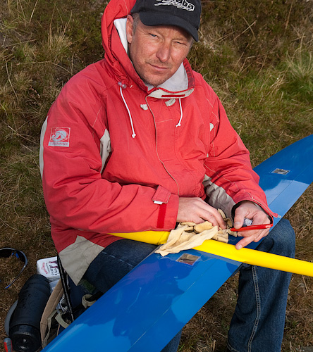 Mark preps his Caldera. Came seventh in spite of earlier prang with his Extreme.