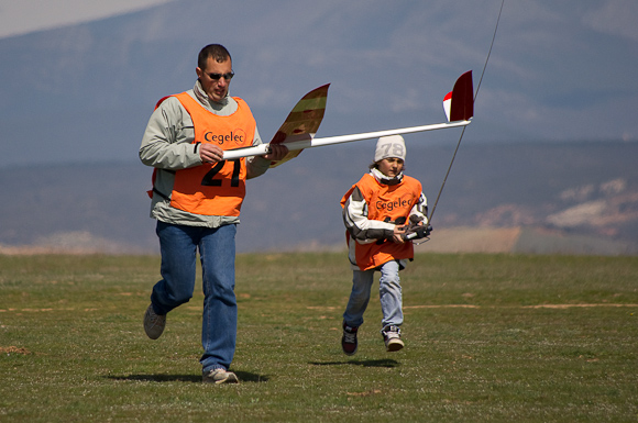 Hugo with helper Dani Portella clearing the landing area