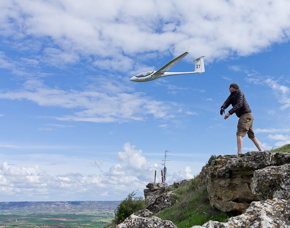 Pushover: Vic Eldridge's ASW 27 takes to the air above Alarilla