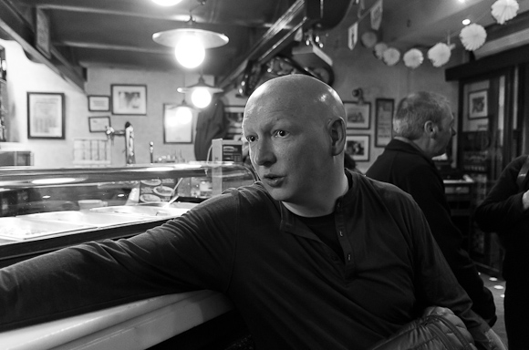 Kevin, in Canas y Tapas in Guadalajara, whilst waiting for a table.