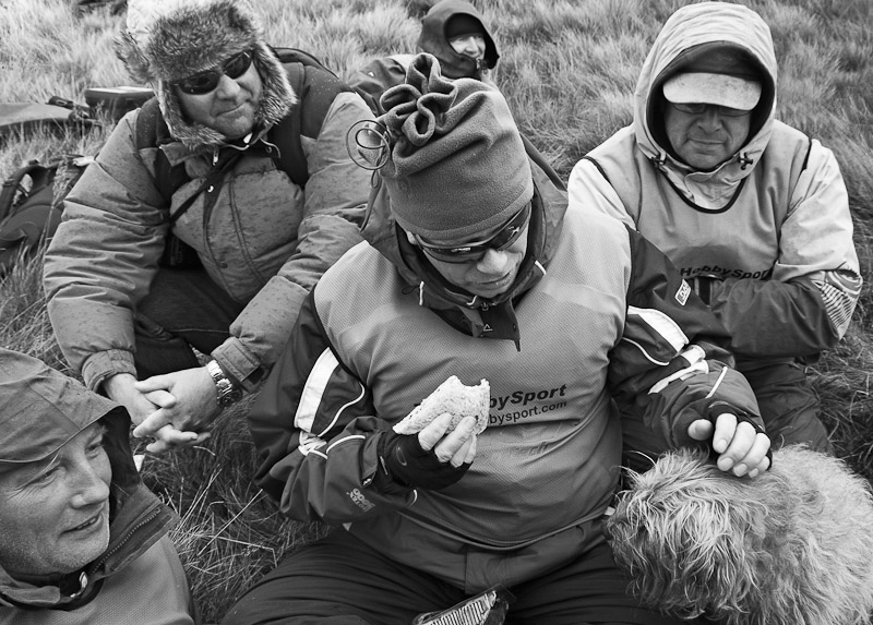 Rain break! L-R Jason Bioletti, Peter Loftus, Frank Hulton, Kevin (back), Ian Mason and Suki.