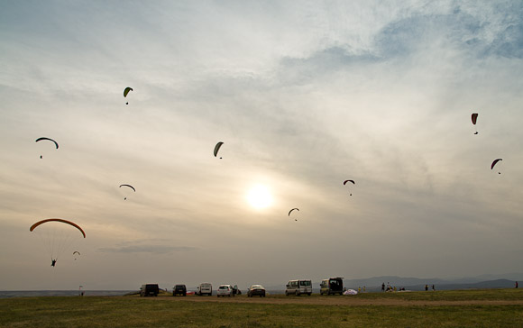 Parascenders were numerous, but were often grounded due too little or too much wind - we weren't complaining!